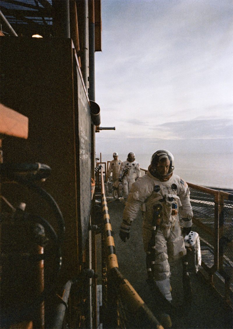 Illustration for article titled Amazing photos from NASA's vaults show how they assembled Apollo 11